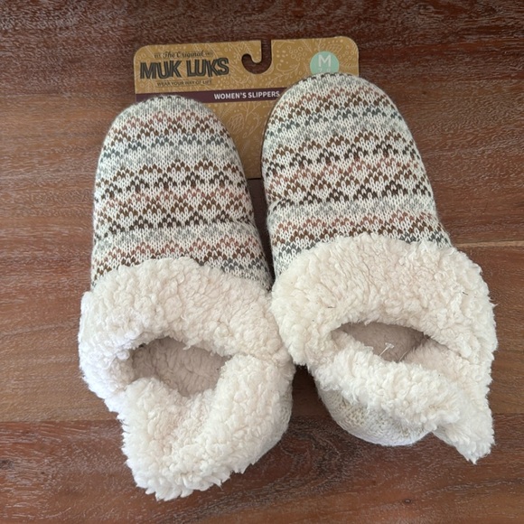 NWT Muk Luks | Women’s Slippers | sherpa lined | size M 7/8 - Picture 1 of 3